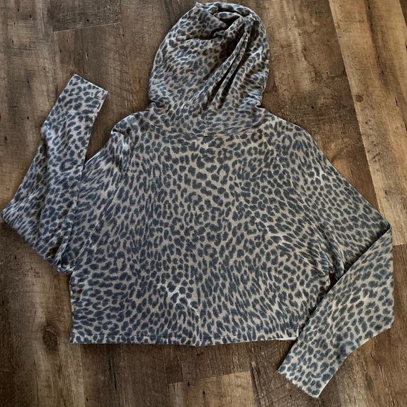 OLIVACEOUS Animal Print Lightweight Wool Blend Leopard Print Hooded Pullover - Picture 8 of 11